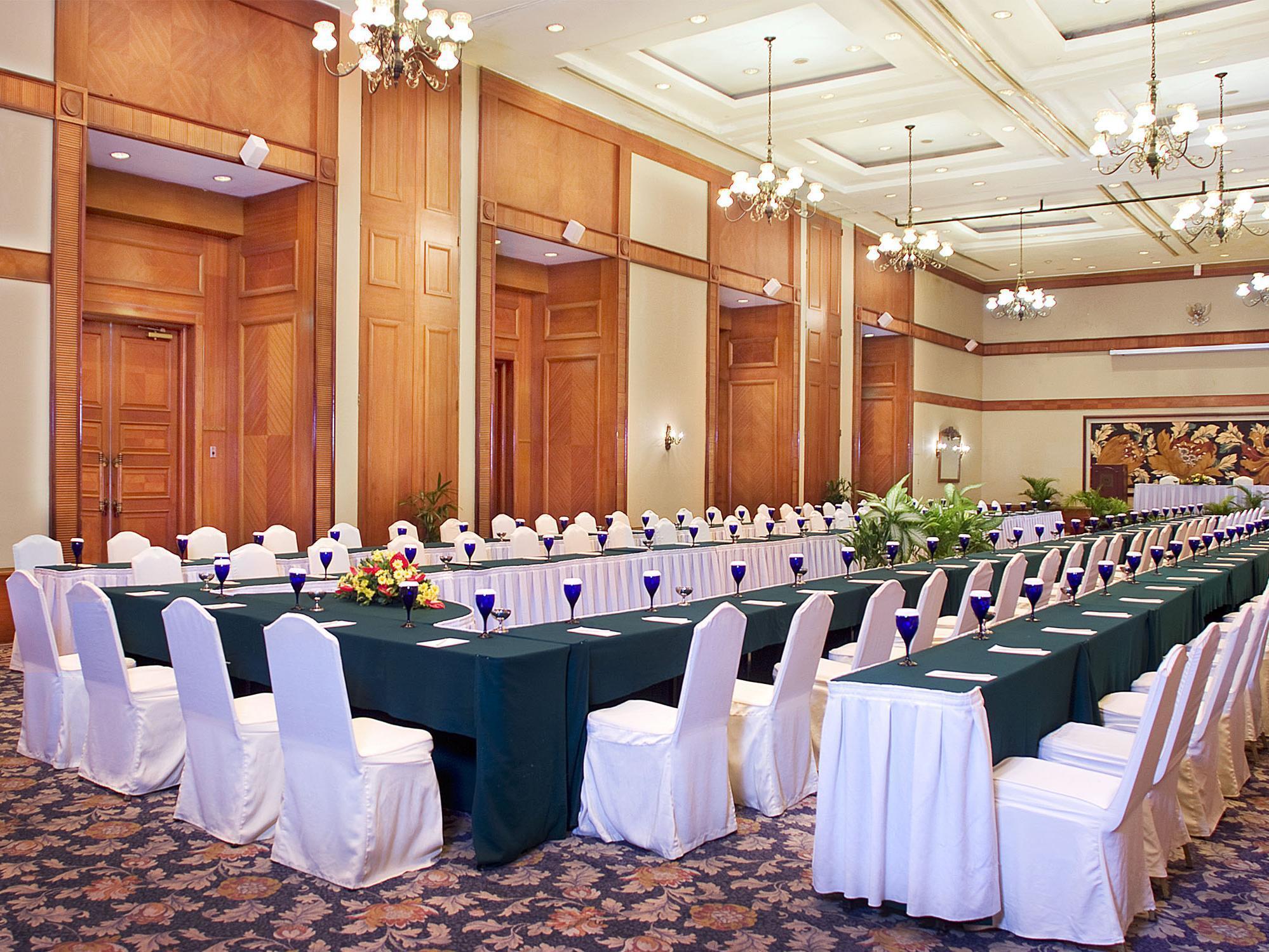 The Media Hotel & Towers Jakarta Exterior photo